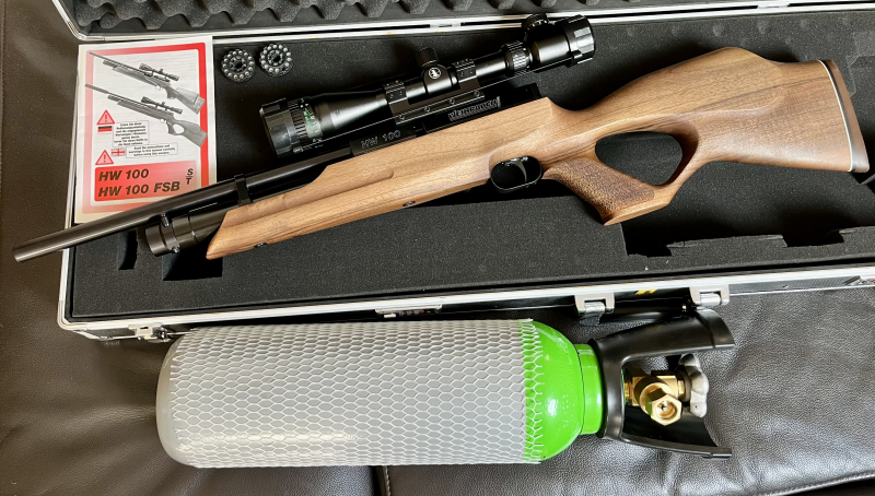 HW100 T Air Rifle with Accessoriesxx