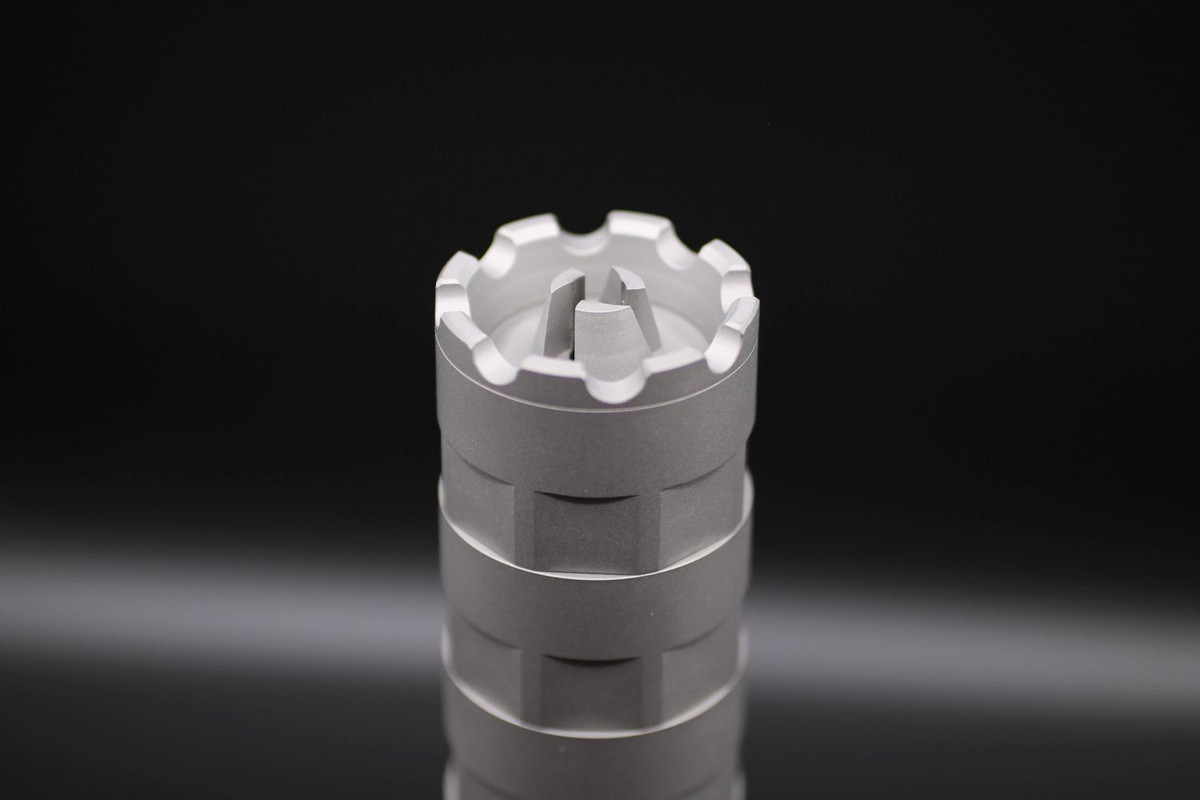 Full-titanium silencer for free weapons!